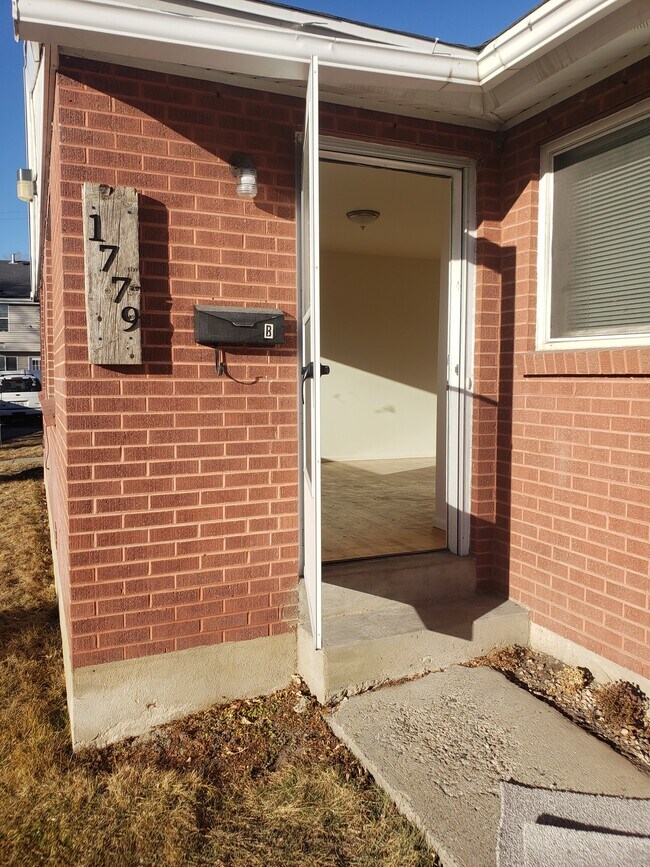 Building Photo - 1779 E Osage Orange Ave