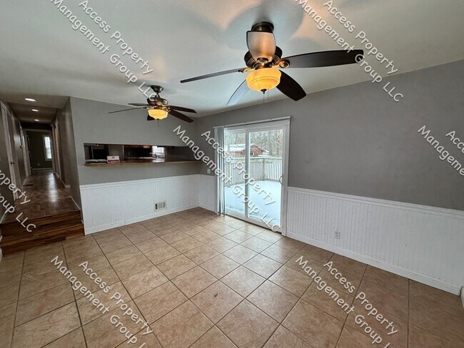 Building Photo - Three Bedroom Home Between GVSU and Standale