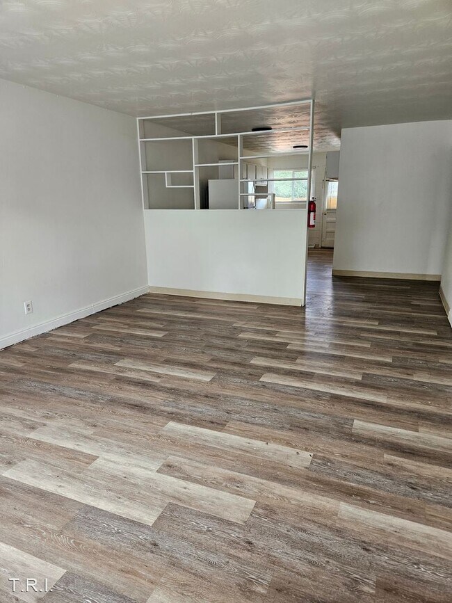 Building Photo - 3 br, 1 bath House - 906 31st Avenue -C