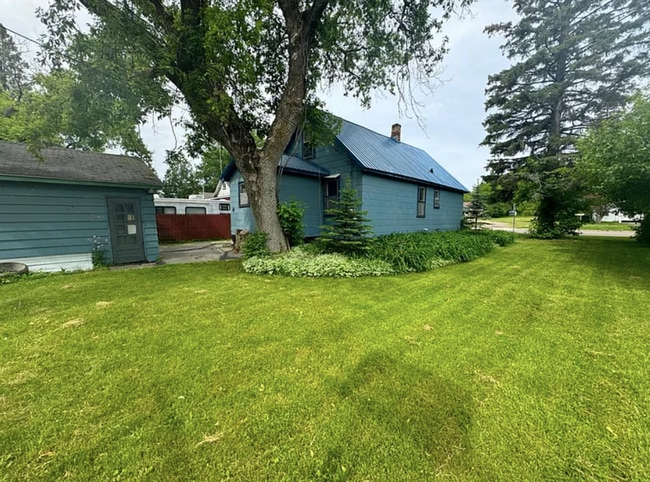 Building Photo - Single Family Home Available!