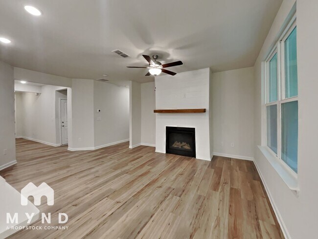 Foto del edificio - 757 Riverwood Pass