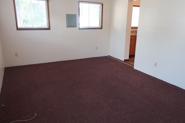 Building Photo - 412 Yakima St