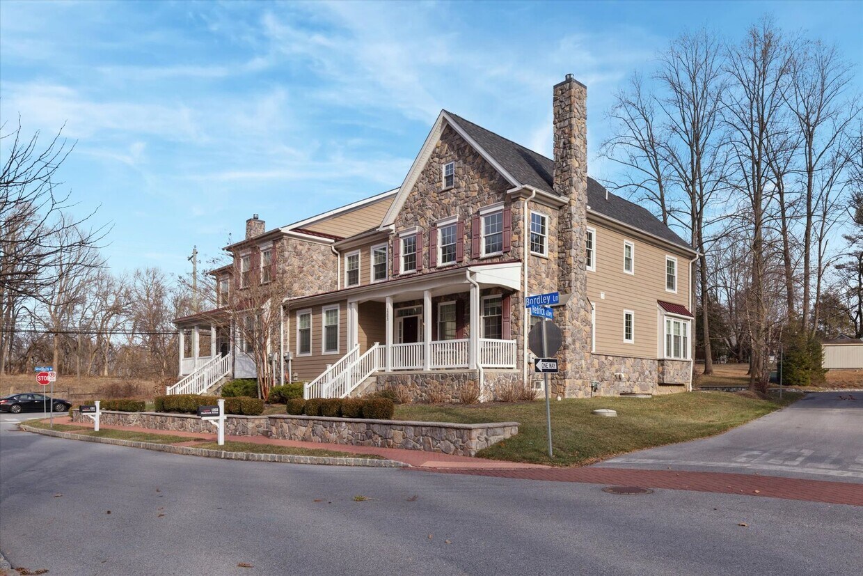 Primary Photo - Experience Luxury Living in Marshallton Walk