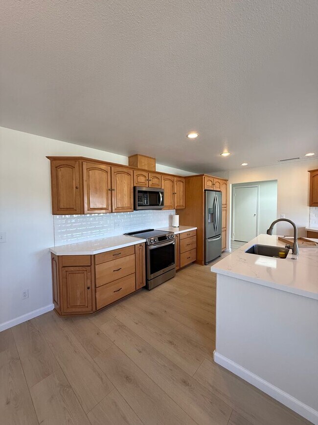 Foto del edificio - Remodeled - 3 bed, 2 bath single story home in Thousand Oaks