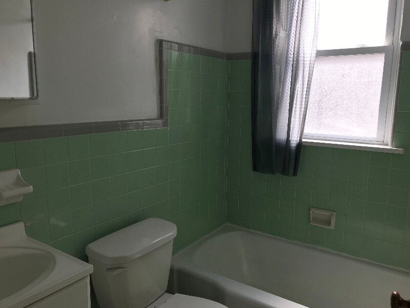 Primary Photo - 922 Fox Chase Rd