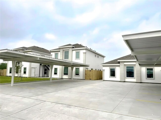 Building Photo - 15 Molino Dr