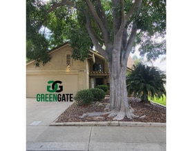 Building Photo - 2428 Woodvale Dr