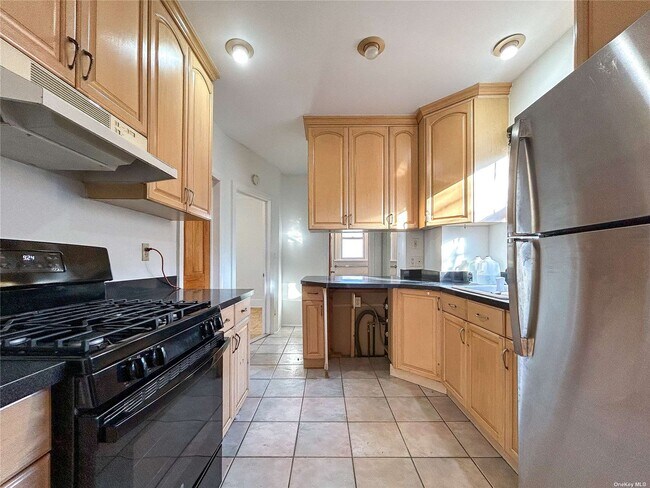 Foto del edificio - 66-03 52nd Ave