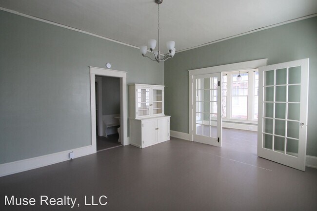 Building Photo - 3 br, 2 bath House - 647 East Main Street