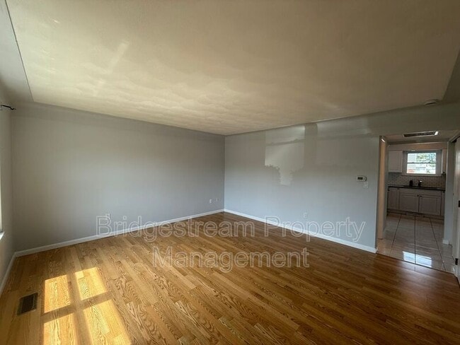 Building Photo - 3851 Hillsboro Dr