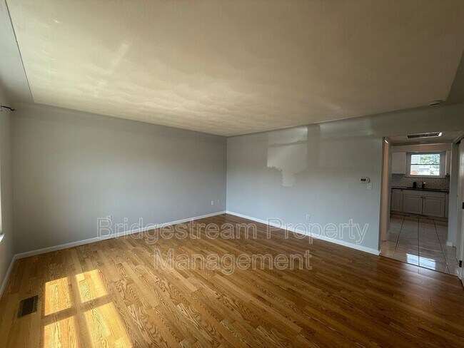 Foto del edificio - 3851 Hillsboro Dr