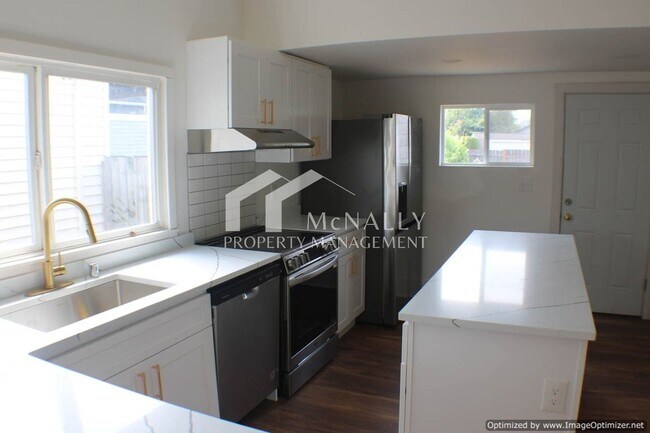 Foto del edificio - Newly Remodeled 3 Bedroom 2 Bathroom Home ...