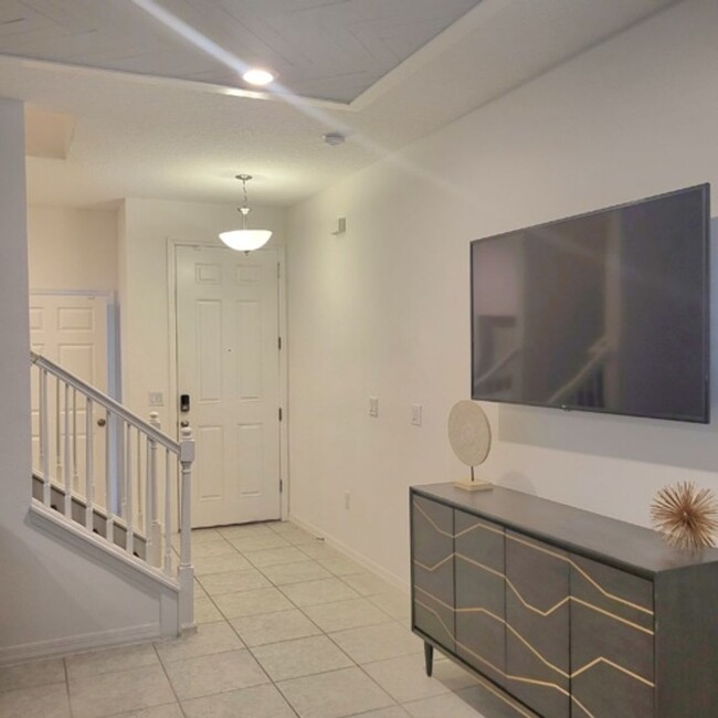 Building Photo - 3bed/2.5 Bths Townhome in Fishhawk. Lots o...