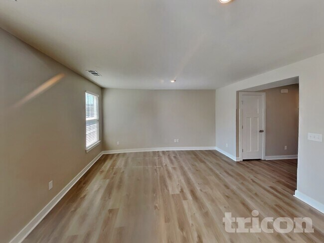 Foto del edificio - 5120 Kensal Dr