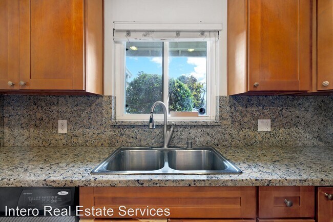 Foto del edificio - 3 br, 2 bath House - 3415 Santa Barbara Ave