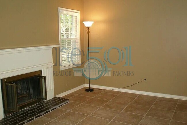 Building Photo - *PRICE REDUCTION8 3 Bedroom 2.5 BR Cambrid...