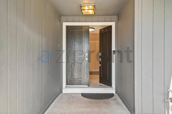 Building Photo - Unit