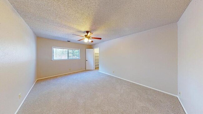 Building Photo - 1012 Hayloft Ln