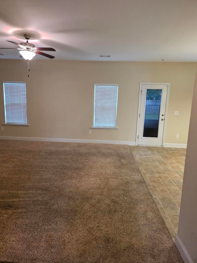 Building Photo - 1338 York Dr