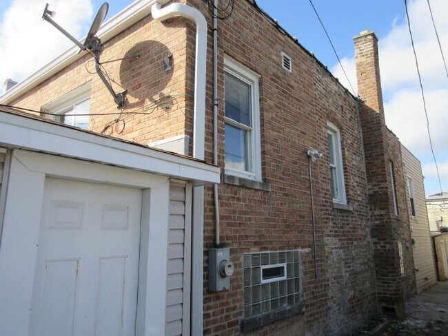 Building Photo - 6231 Roosevelt Rd