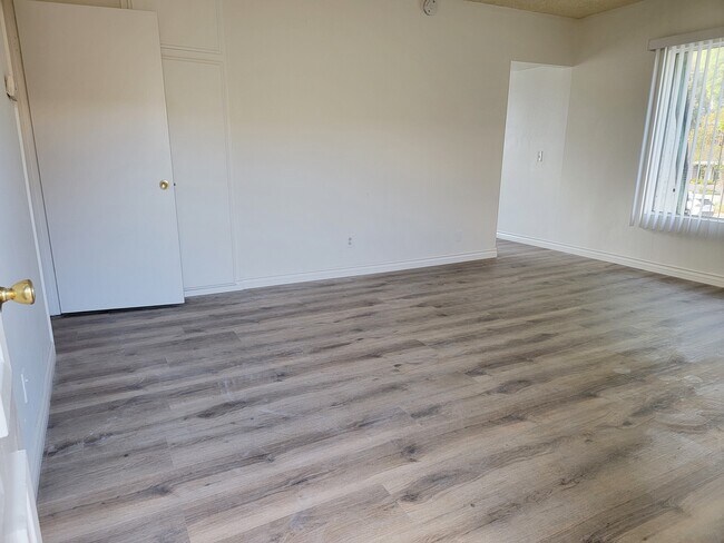 Building Photo - 8140 Hill Dr