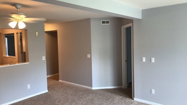 Building Photo - Renovated 2 BR 2BA Condo in Sharonville