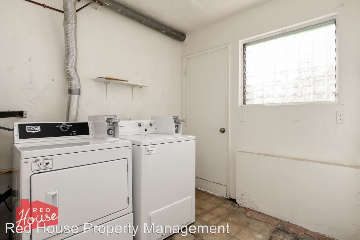 Building Photo - 513 Pitta St