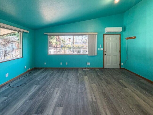 Foto del edificio - 731 W 8th Ave