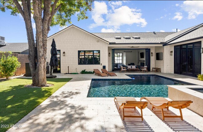 Building Photo - 4426 E Weldon Ave