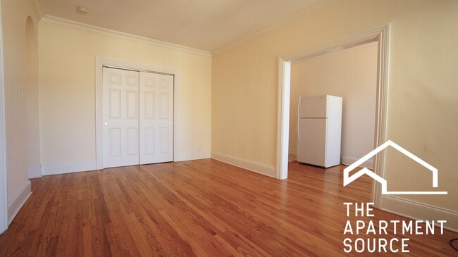 Building Photo - 2704 N Sawyer Ave