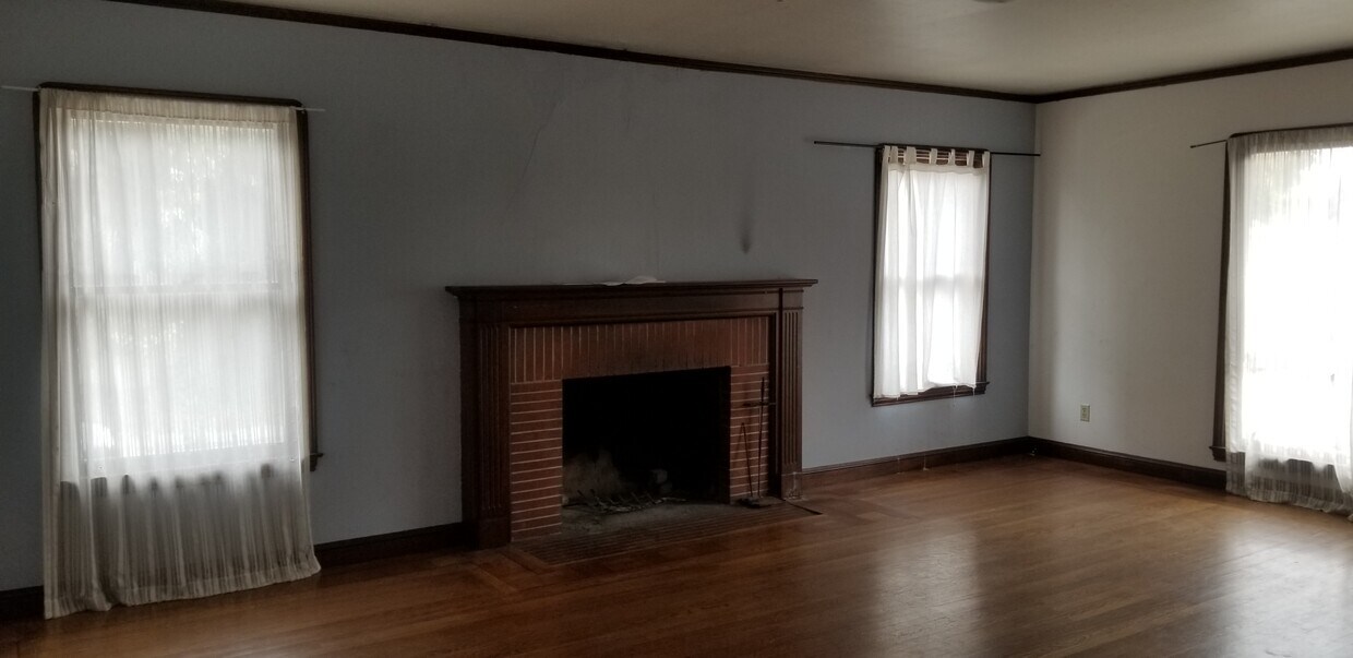 Building Photo - 2060 McGee Ave