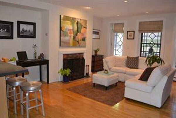 Foto del edificio - 315-317 Beacon St