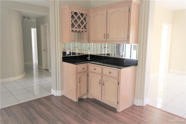 Foto del edificio - 512 E Redbud Ave
