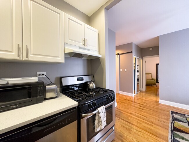 Foto del edificio - 637 W Cornelia Ave