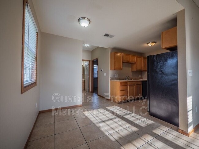 Building Photo - 506 N Buchanan St