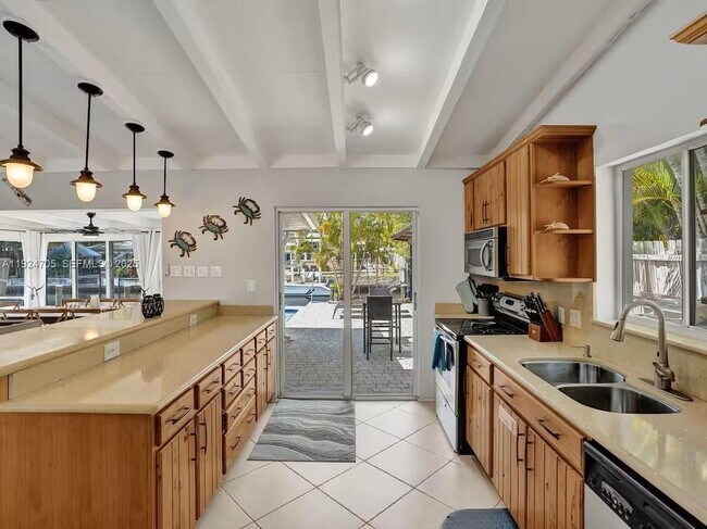 Foto del edificio - 2525 Gulfstream Ln