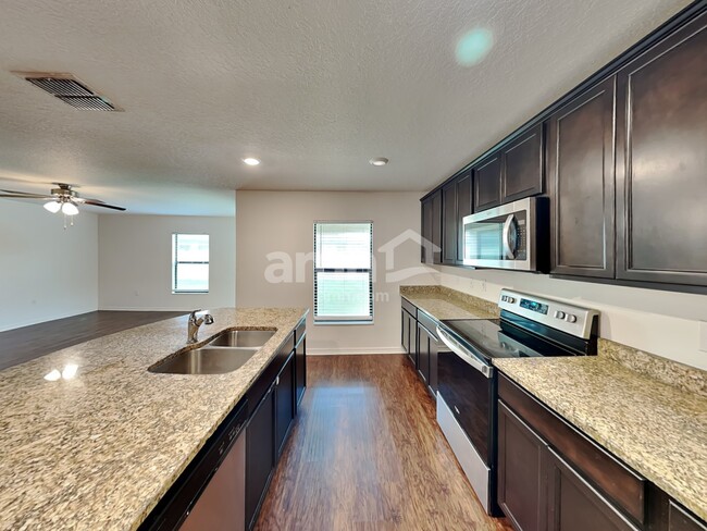 Foto del edificio - 1220 Brenton Leaf Dr