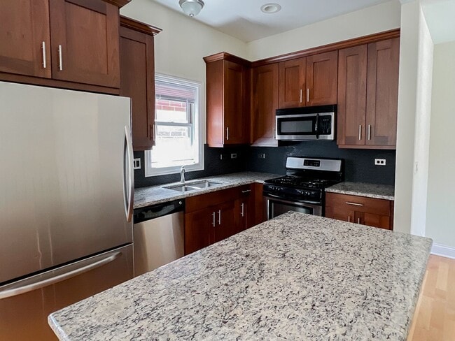 Photo - 2328 N Greenview Ave Apartment