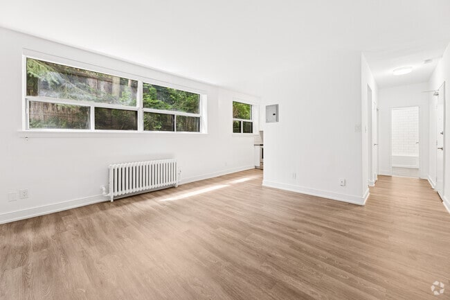 1BR, 1BA - 650SF - Living Room - 619 Woodbine Avenue