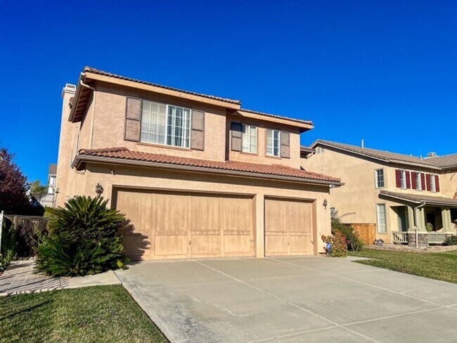 Foto del edificio - Large 4 bedroom Murrieta home with a loft ...