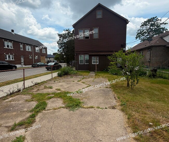 Foto del edificio - 1202 W 151st St