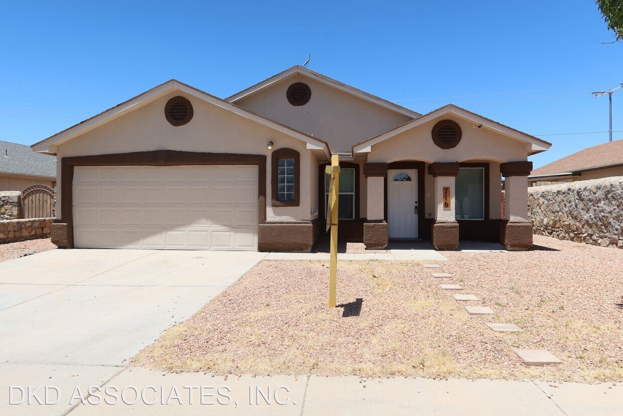Primary Photo - 4 br, 2 bath House - 716 DESERT SAGE DR.