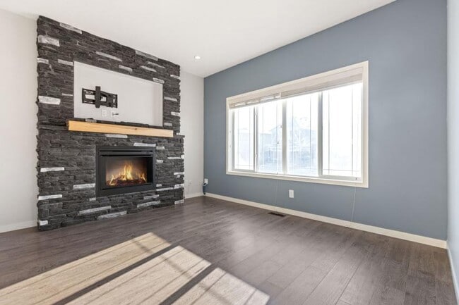 Building Photo - 2.0 bedroom in Calgary Alberta T3M 1Z9