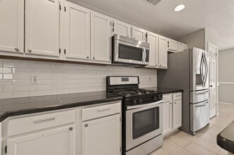 Building Photo - 27 Lush Meadow Pl