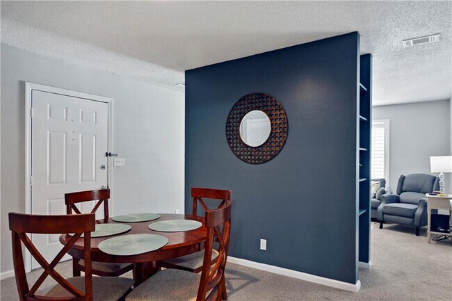 Building Photo - 402 W Island Square Dr