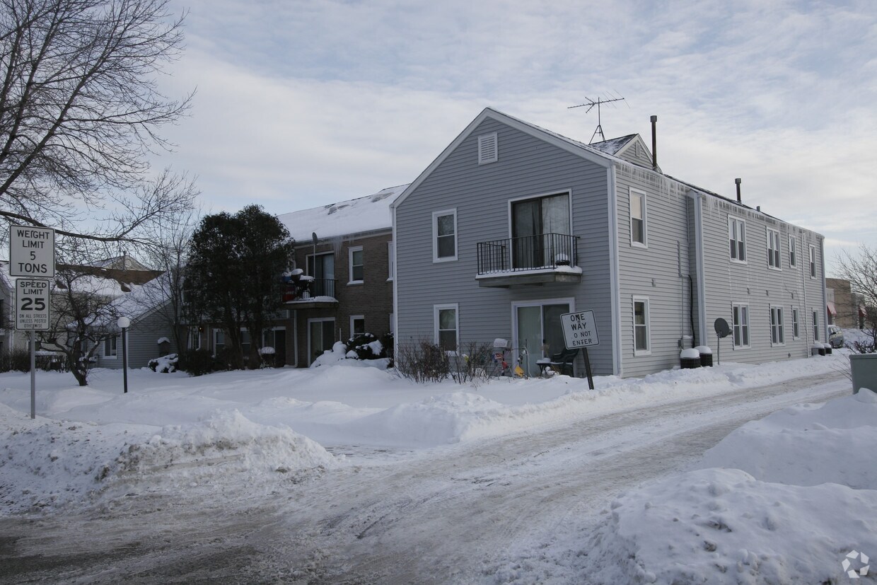 Building Photo - 2013 Oak St