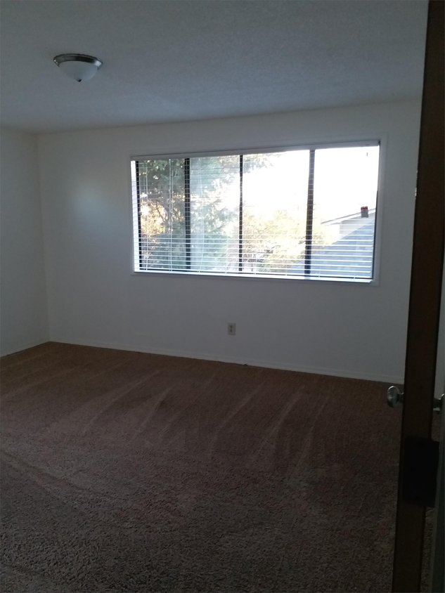 Building Photo - 425 Manzanita St