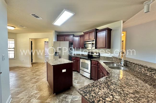 Foto del edificio - South Crestview Available Now!