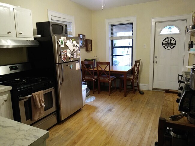 Foto del edificio - 2026 N Wolcott Ave