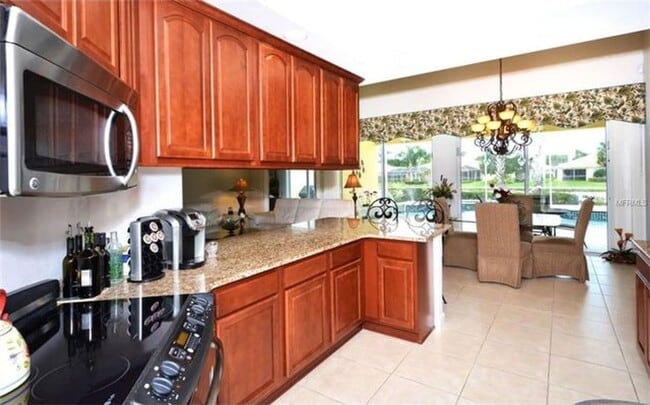Foto del edificio - 4-bd, 4-bth in The Isles - One Of Palmer Ranch’s Most Sought After Community